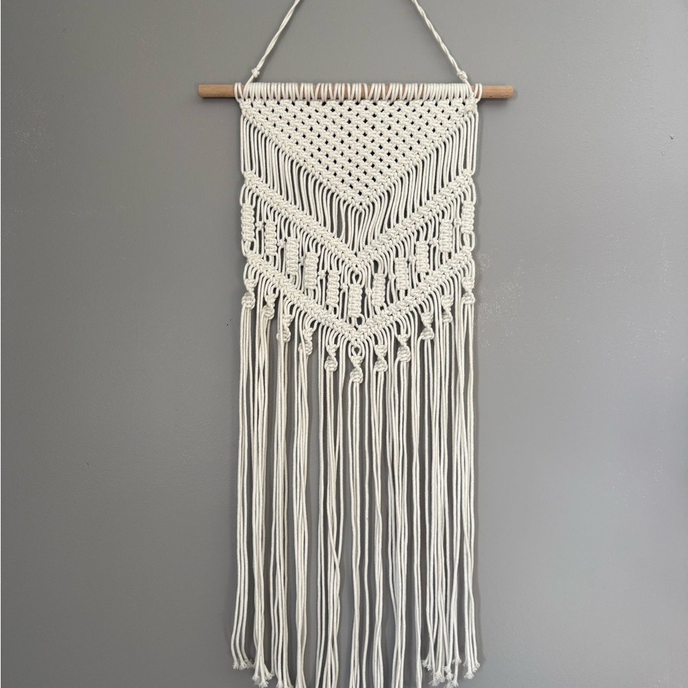 Elegant Cream Macrame Wall Hanging